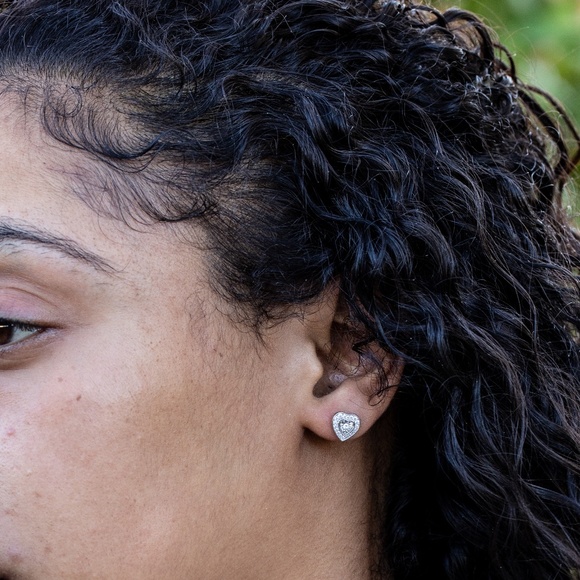 Women’s Small Cute Miracle Set White Gold  Sterling Silver  Heart Stud Earrings - Picture 5 of 5